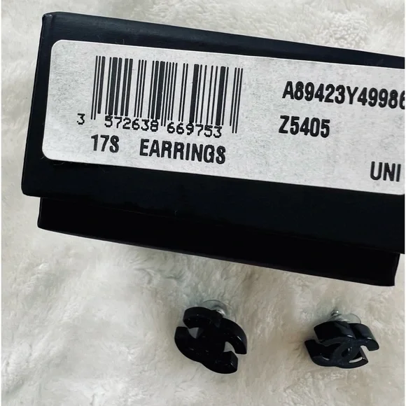 Chanel CC 2017 Resin Studs with Box - Picture 5 of 11